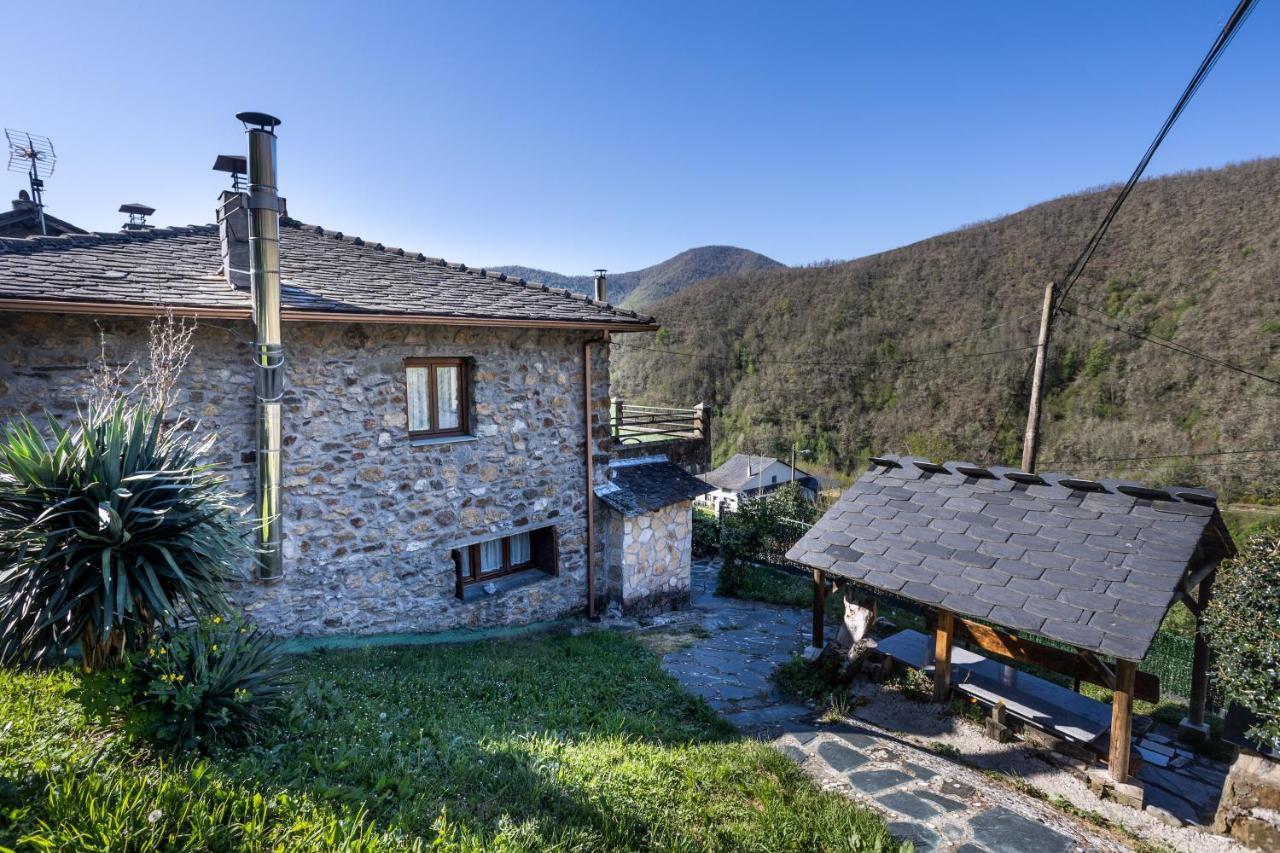 Casa De Aldea Menendez Vila Cangas De Narcea Exterior foto